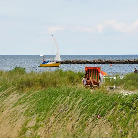 Marina Leuchtturmblick * Wendtorf