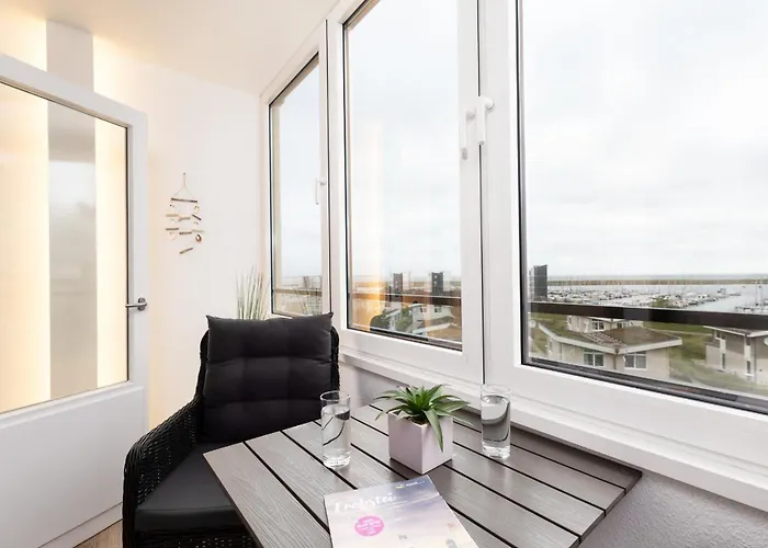 Marina Leuchtturmblick *